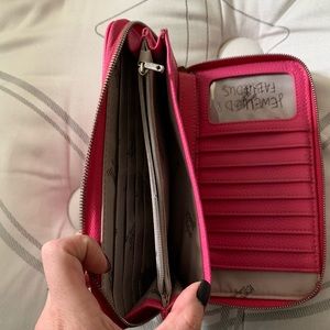 All about the Benjamin thirty one wallet:: PINK
